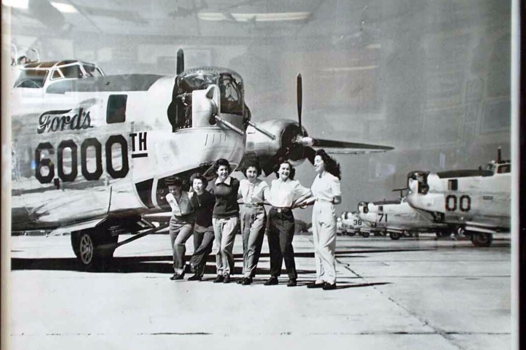 抗疫先锋是如何炼成的？两家百年车企的责任与倔强 | 观察