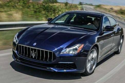 开玛莎拉蒂又如何？乱停车被贴满卫生巾，车主怒骂几句开车跑了