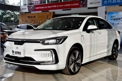 进军中型电动车市场 小哥带你看BEIJING EU7