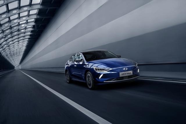 续航最高490km，售价最低15万元，三款合资纯电轿车选谁更合适？