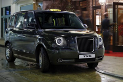 造型最有韵味的中国车！对开式车门、复古设计，成为伦敦街头标志