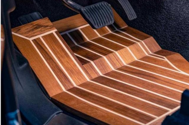 213.8万的豪车长什么样？路虎揽胜终于亮相内饰，心动了吗？