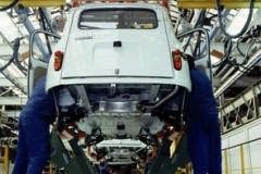 雷诺日产西班牙工厂因疫情停工，西雅特或裁员