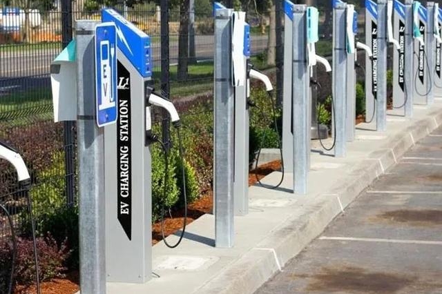 销量大跌79.8%，车市新十年按下重置键，但回暖也在路上