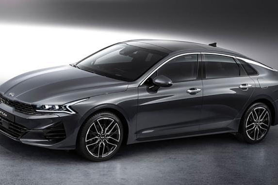 2850mm的轴距再加上轿跑式的设计，全新起亚K5颜值爆表