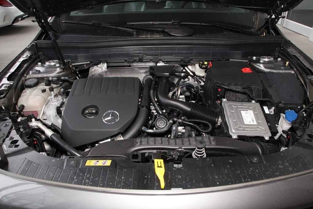 奔驰GLB四驱车型曝光：轴距超2.8米油耗7L，1.3T动力成槽点