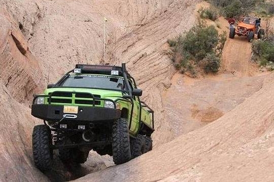 量产越野车领域世界六强！第一名号称比坦克还牛，奔驰G不进前三