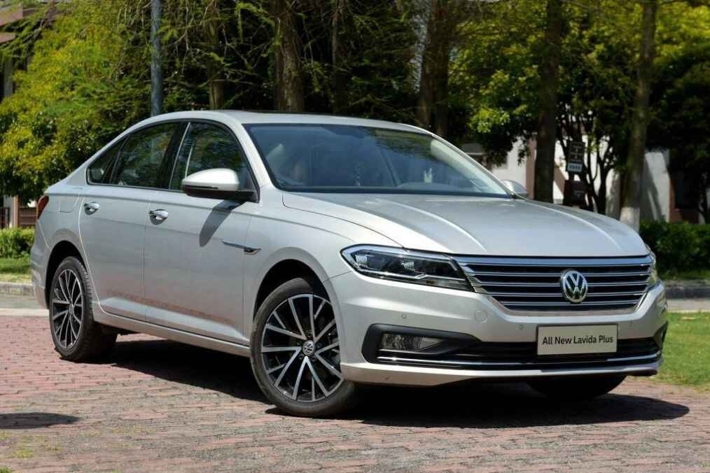 2月轿车销量排行榜前十：朗逸轩逸宝来前三，特斯拉奔驰C级上榜