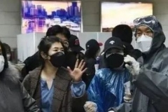 建设祖国没你份，回来避难闹机场，意大利女华侨耍豪横惹众怒