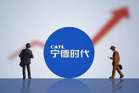 业绩下滑同时遭遇股东50亿减持 宁德时代加速回归合理估值丨汽车预言家