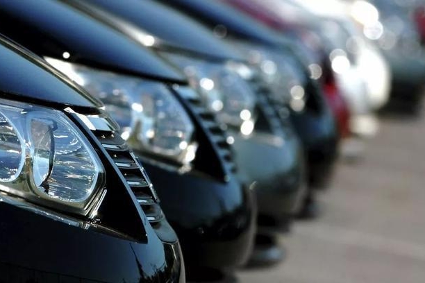 一夜回到15年前，车市跌入谷底？形势反转，中国或成车企避风港