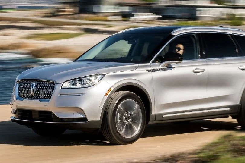 全系2.0T、245马力，林肯第一台国产SUV能打几个BBA？