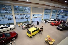 大G又惹事，驶上人行天桥播音乐炫耀 | 小视频