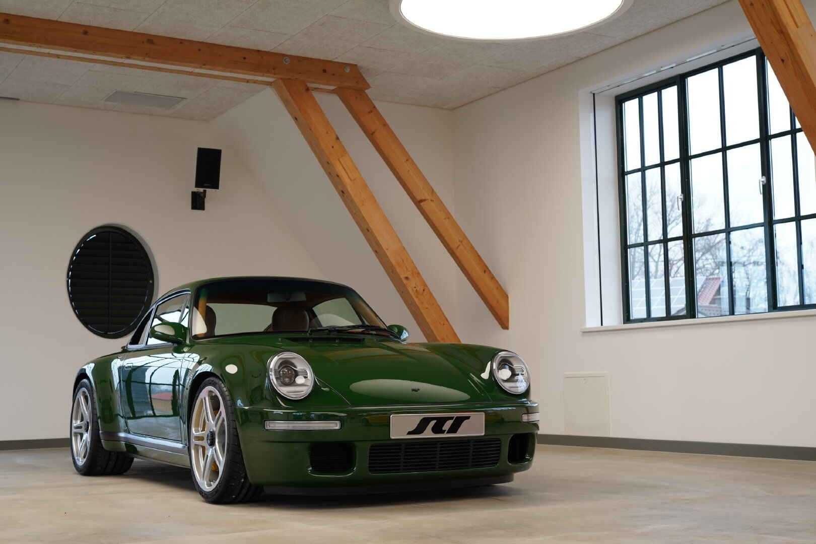 一辆老911的价格顶得上新款的六倍，到底贵在哪？