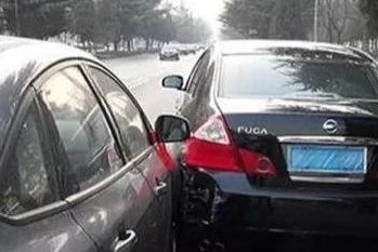 追尾后车别着急赔钱，这五种情况前车全责