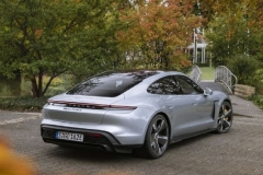 轱辘日报|保时捷Taycan国内即将交付，新款宝马7系、域虎9柴油版、讴歌CDX新增车型上市