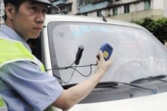 交警严查车窗贴膜，这种膜扣3分罚200