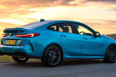 宝马2系轿跑版上市，2.0T压榨306匹马力，4.9秒破百