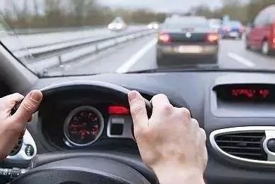 汽车是排量越大的车越费油吗？