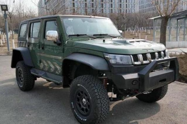BJ40PLUS越野版要来了，外观比牧马人都霸气，喜欢吗？