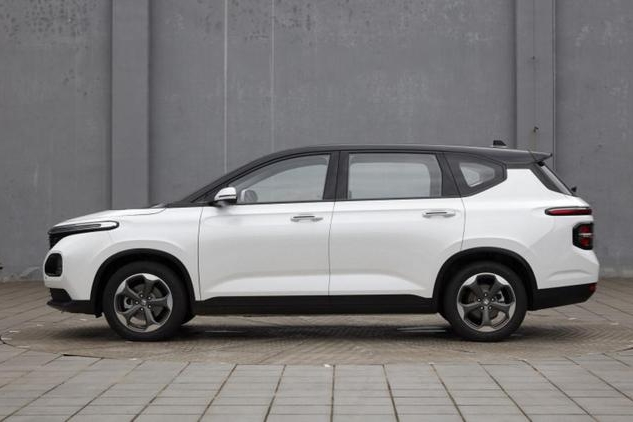 内外兼修，自主品牌的这一新车，集空间和实用一体，怎能不爱