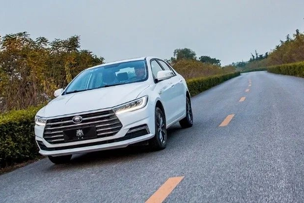 疫情过后想买车，全新秦燃油PK帝豪，谁才是6万级家轿最优选？