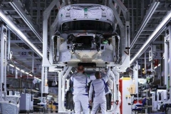 欧洲车企大面积停产：菲亚特克莱斯勒、标致雪铁龙、大众齐停