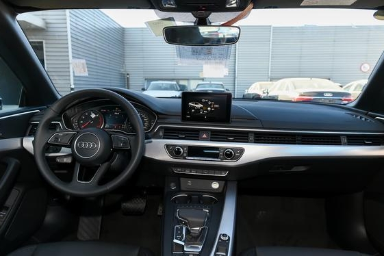 奥迪放大招，“小号A7”亮相，比C级、3系上档次，价格亲民