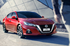 考虑家用B级车，迈锐宝XL和天籁选谁更划算？老司机：别光图便宜