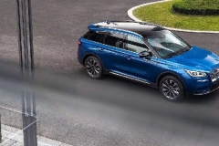 保时捷跑车离奇事故，径直撞上货车仿佛自杀 | 小视频