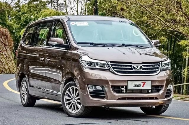 堪称最丢人国产MPV！售价高达23万多，内饰却不如6万级宏光PLUS