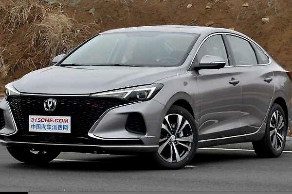 全新逸动来了，10.25寸双大屏+全景天窗，顶配才10万！