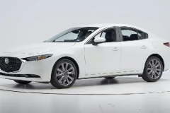 中保研碰撞测试，马自达3全优通过