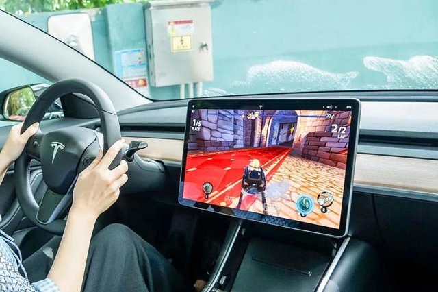 买车还送游戏机，这3款车机让你坐车里就能畅玩游戏！