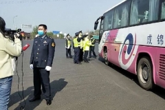 省市联合打击非法营运专项行动在绵竹启动