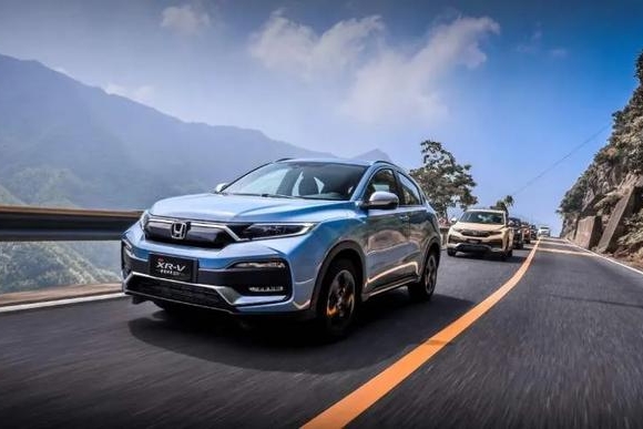 “休克”的2月：车市前十洗牌，BBA卖输特斯拉