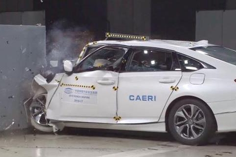 INSPIRE碰撞杠上帕萨特，兄弟雅阁成绩全优，还问为何卖不动？