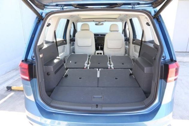 大众终于低头了，大7座商务车降到国产价，这才是“精品”