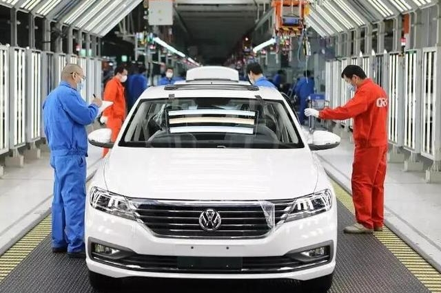 车市继续暴跌，3月上半月下滑近半，老百姓为何仍不买车？