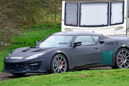 路特斯全新Esprit谍照 或2021年初亮相