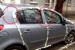 占位停车被“泡沫”封门！网友：这招不够呛