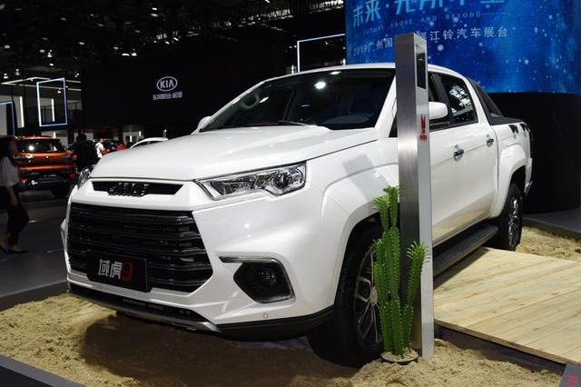 域虎9，对标长城炮的国产高端皮卡，2.0T+8AT还配电子档