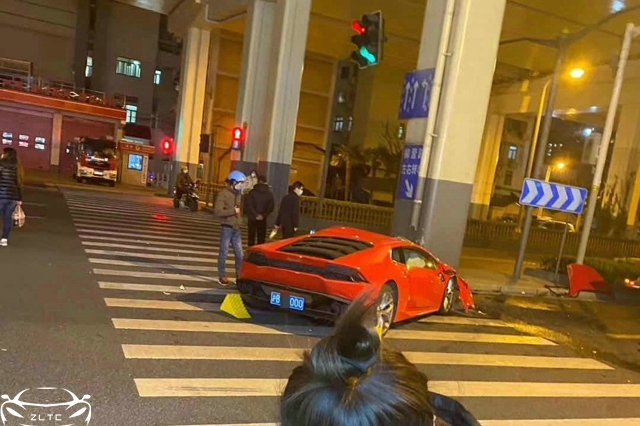 为了“显摆”租兰博基尼，结果撞了，租超跑最大的风险是什么？