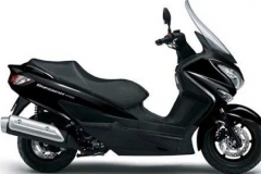 铃木本土发布新款汉堡人200踏板，怎么看都像在清仓“库存车”