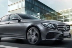 中期改款奔驰E级依然不受待见，年轻人还是喜欢2017年换代的宝马5系？