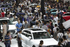 为救车市，机构建议购置税减半！消费者却说：我缺那一万几千吗？