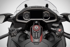 想在路上听听歌，起步就要40万！