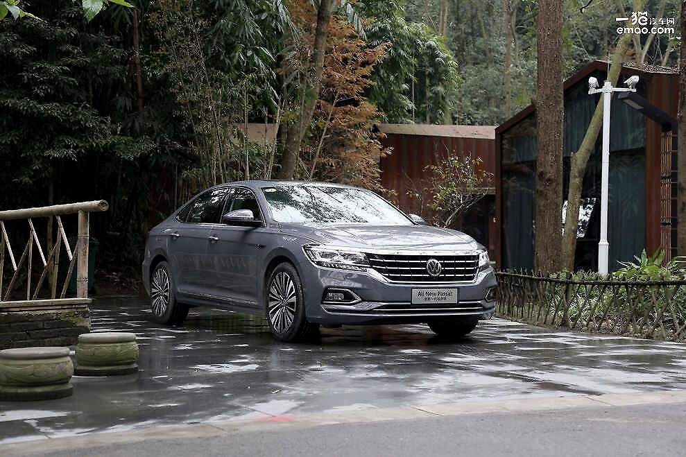 帕萨特血亏 裸车12万 你还买朗逸干啥？