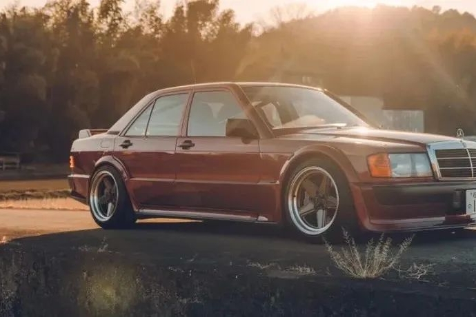 用RWB的态度打造的奔驰190E