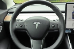 5.6秒破百，造型拉风、内饰极简，这车敢叫板BBA